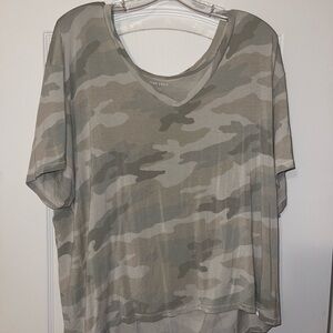 American Eagle Outfitters Gray Camo Short Sleeve Tee